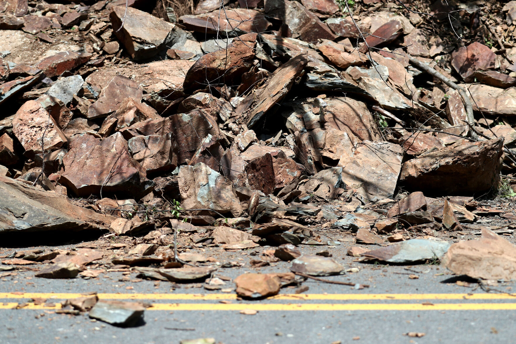 050421-cdp-news-rockslide088.JPG